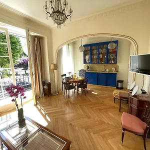 Carre D'or - Luxueux 2 Pieces Apartment